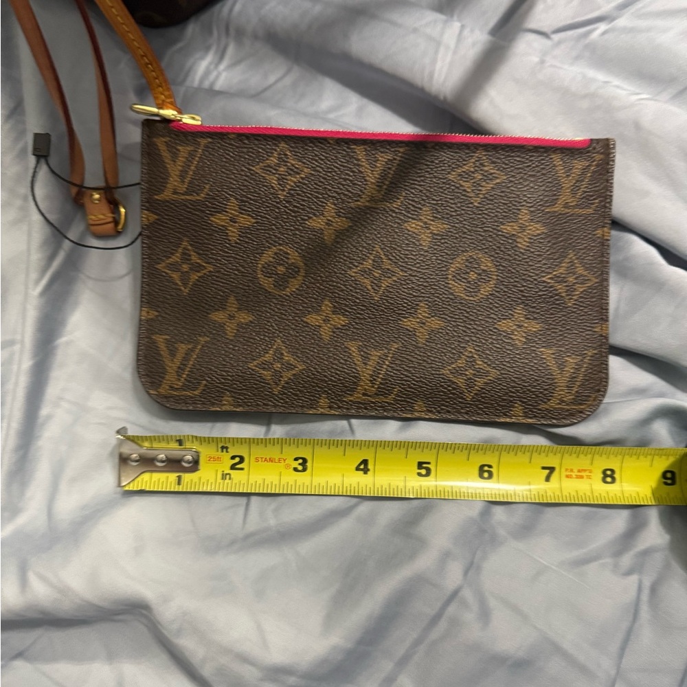 Louis Vuitton Classic Monogram Tote - Picture 10 of 11